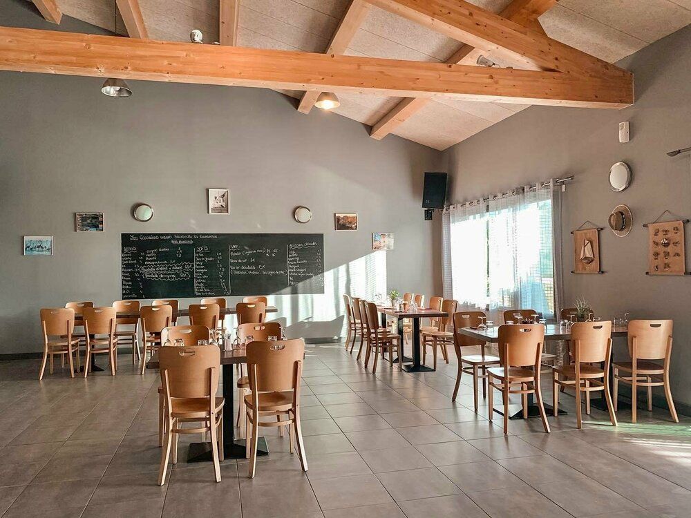 La salle du restaurant Les Carrières